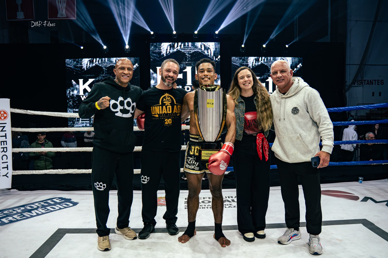 K-1 World Max · 2026 — equipe União ABC com o troféu