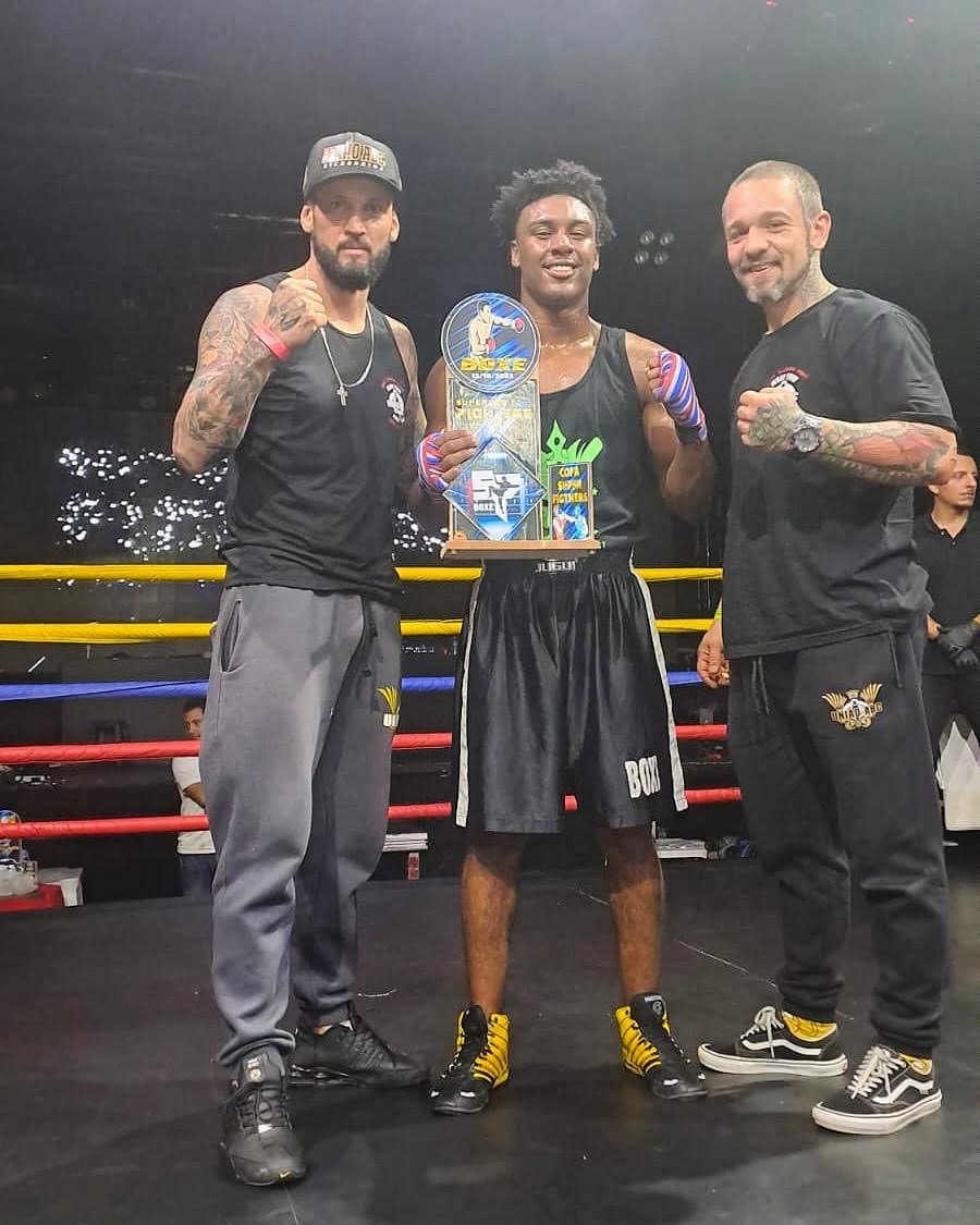 Copa Super Fighters — atleta União ABC campeão com troféu