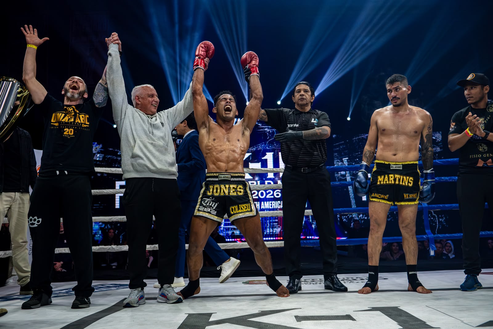 K-1 World Max · 2026 — celebração da vitória